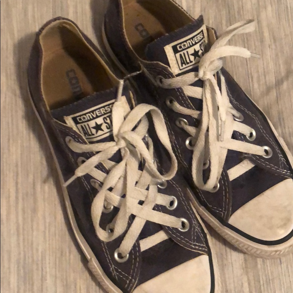 Converse Allstar low top~ barely worn